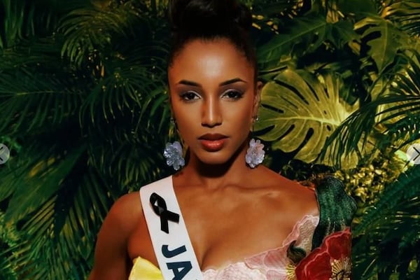 Se cayó del escenario, ahora demanda a la organización de Miss Universo