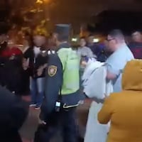 Tras misa, pa’i salió escoltado por la policía