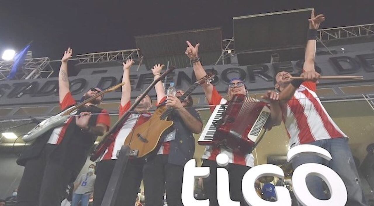 “Tierra Adentro” cantó dos temas purete en la previa.