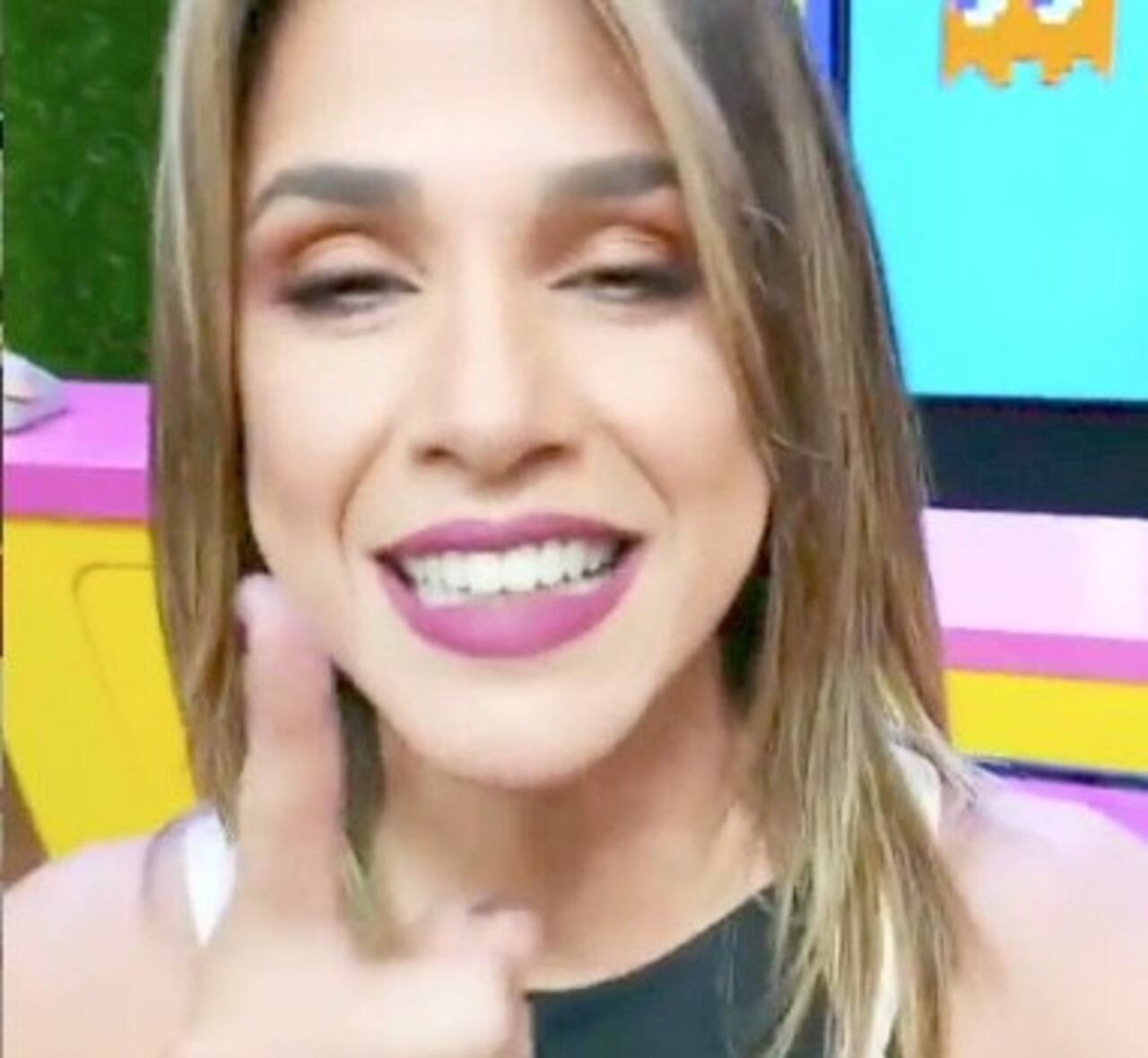 “Che sy, che sy, en la escuela me dicen ‘cosas de mujeres’ ...callate Bolson-aro”.
