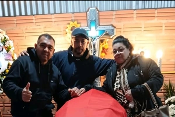 Cumplieron el último deseo de su madre, la enterraron con la polca colo’o