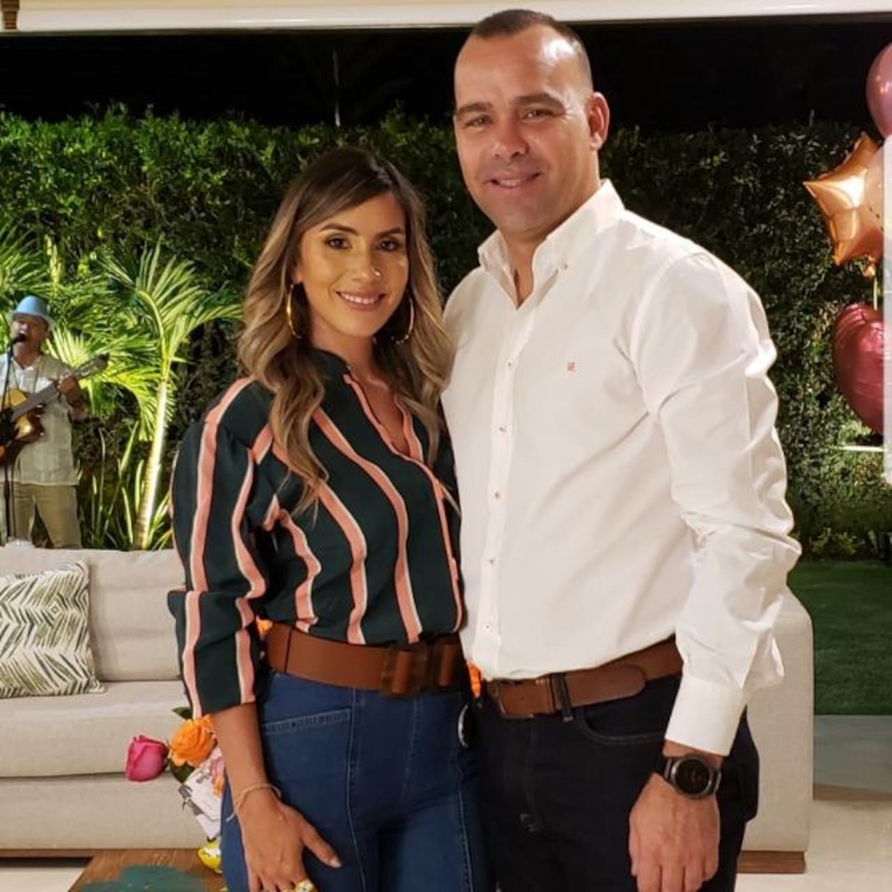 Rafael Dudamel y su esposa, en su casa en la ciudad de Cali, Colombia.