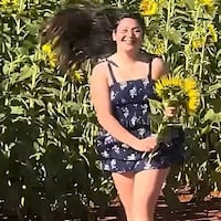 ¡Mba’éicha piko! Fueron a admirar los girasoles y terminaron llevándoselos a su casa