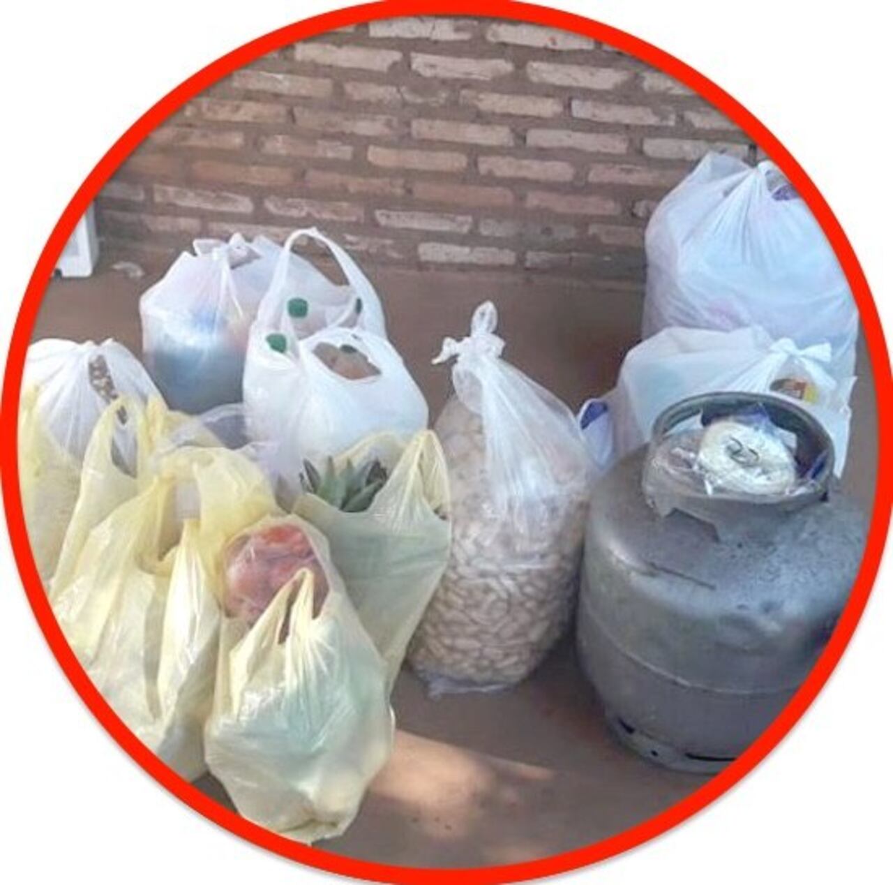 Le llenaron la casa con alimentos no perecederos y electrodomésticos ra’e.