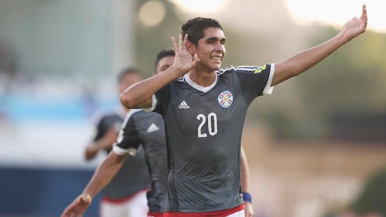 Aquí con la casaca de la selección nacional.