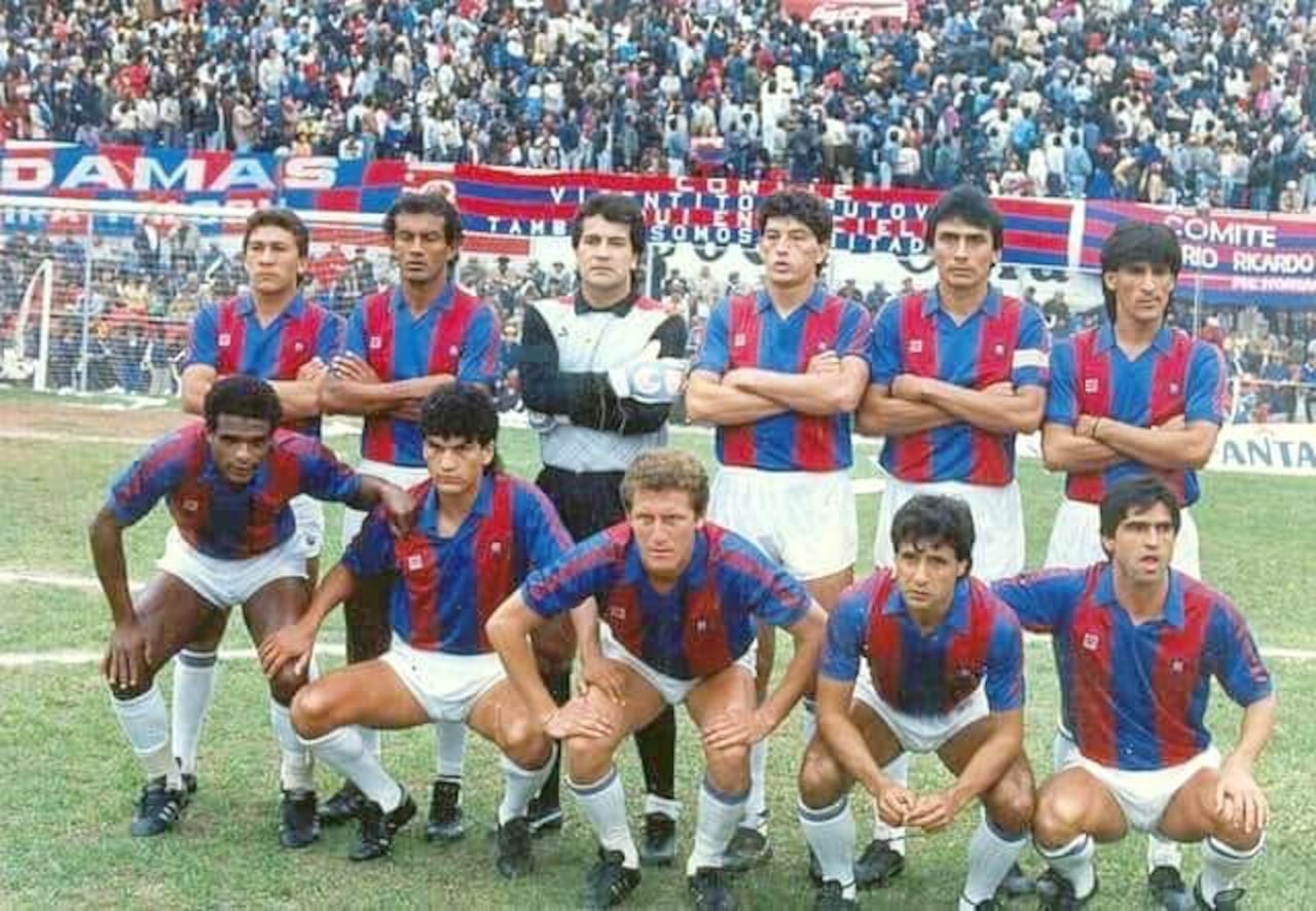 Equipo de Cerro de 1987, donde aparece Riveros.
