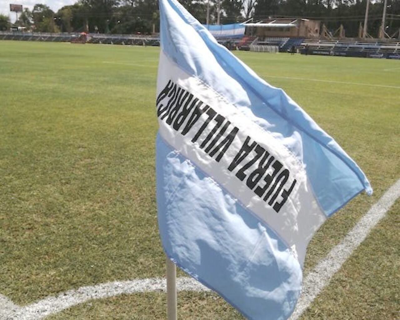 Los banderines y una particularidad, bien de Guairá. ¡Atendé un poco! GENTILEZA: APF PRENSA.