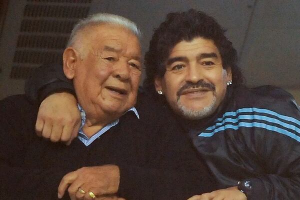 Prepaga de Maradona confundió sus estudios con los de su padre