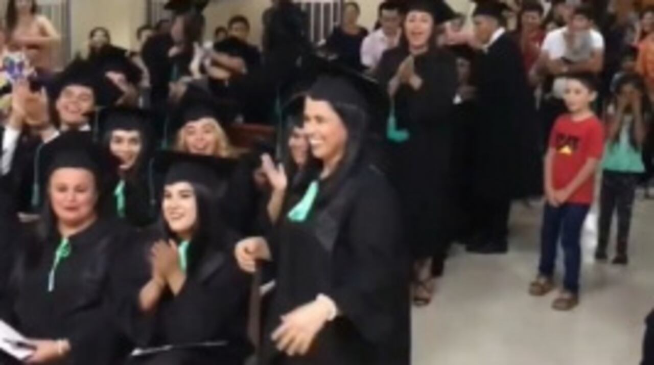 Ña Estela recibió su certificado de bachiller a los 50 años y ahora va por más.