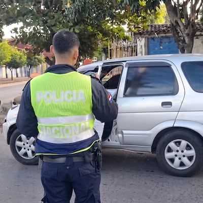 Omano anga una señora al volante en Luque