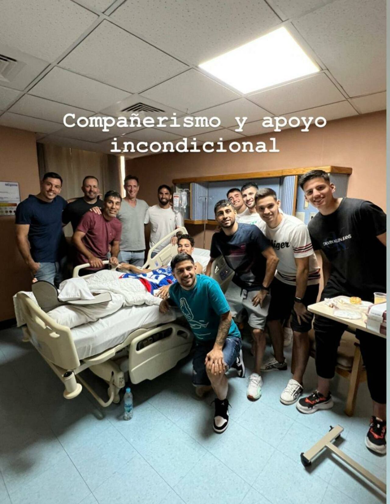 "Compareñismo y apoyo incondicional", la imagen que presumió Cuevas en sus redes. (Foto: Instagram)