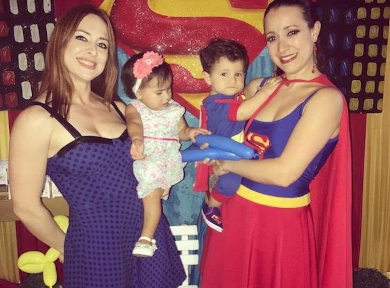 SUPERCHICA. Jeanine Zuccolillo, la mamá del peque, también apareció vestida como Superchica.