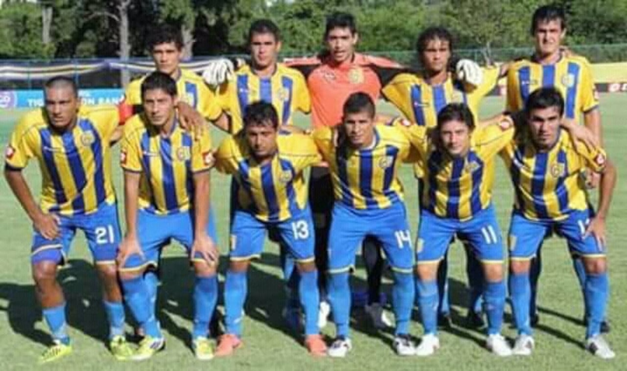 En el 2013 formó parte del plantel del Deportivo Capiatá en Primera División.