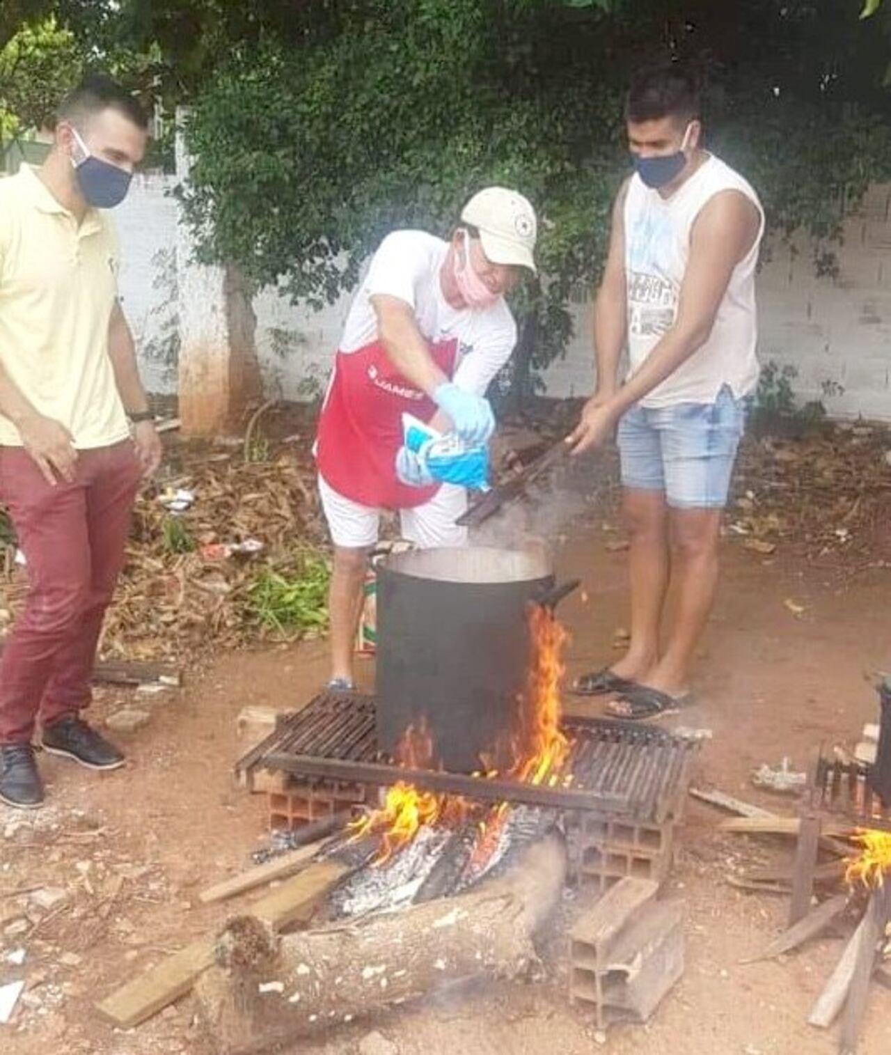 Tanto organizadores como cocineros deben tener medidas de protección, resaltó.