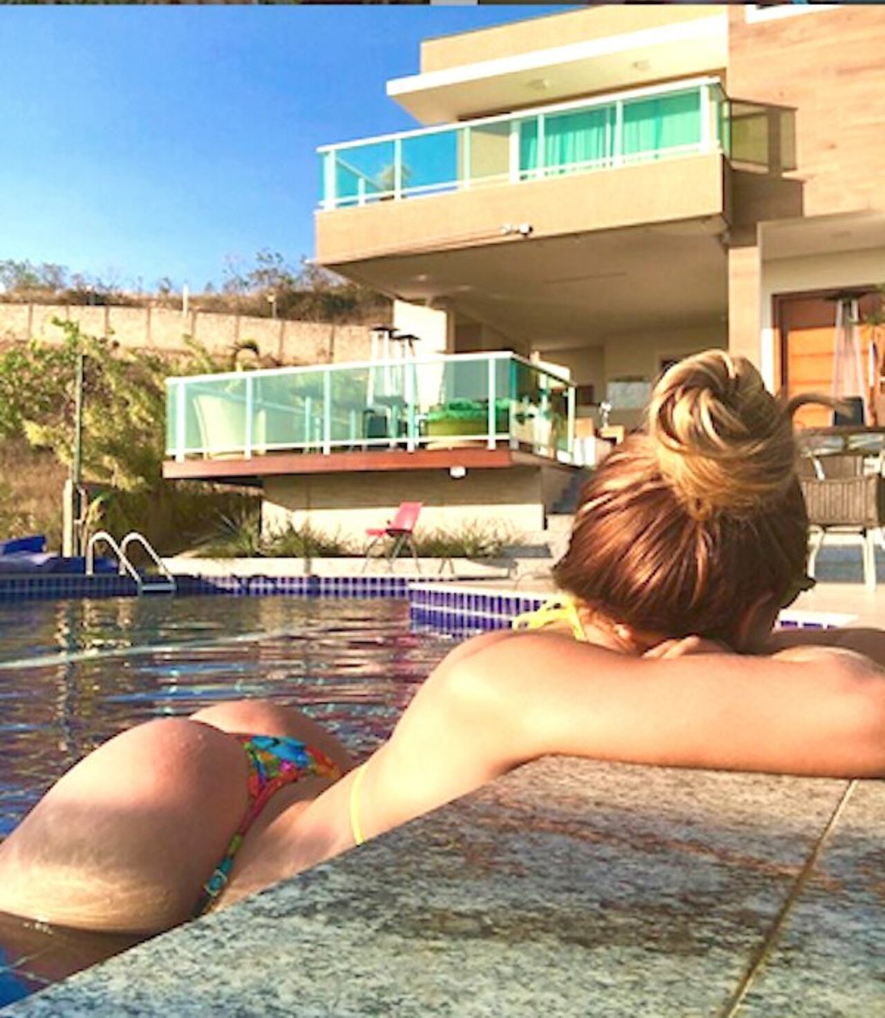 Vero Almirón, desde la pile regaló a sus seguiores en Instagram su mejor perfil.