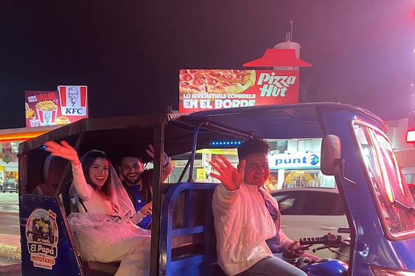 Mototaxi tuneado es furor con los paseos nocturnos