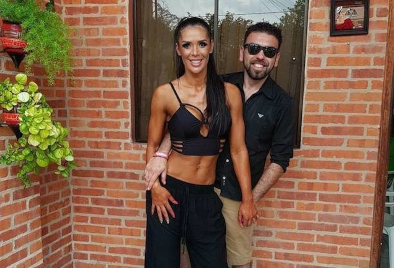 NOVIO. Mirna Pereira, chocha, con su nuevo novio, Guille González. La modelo regresó con todo. Fue muy aplaudida.