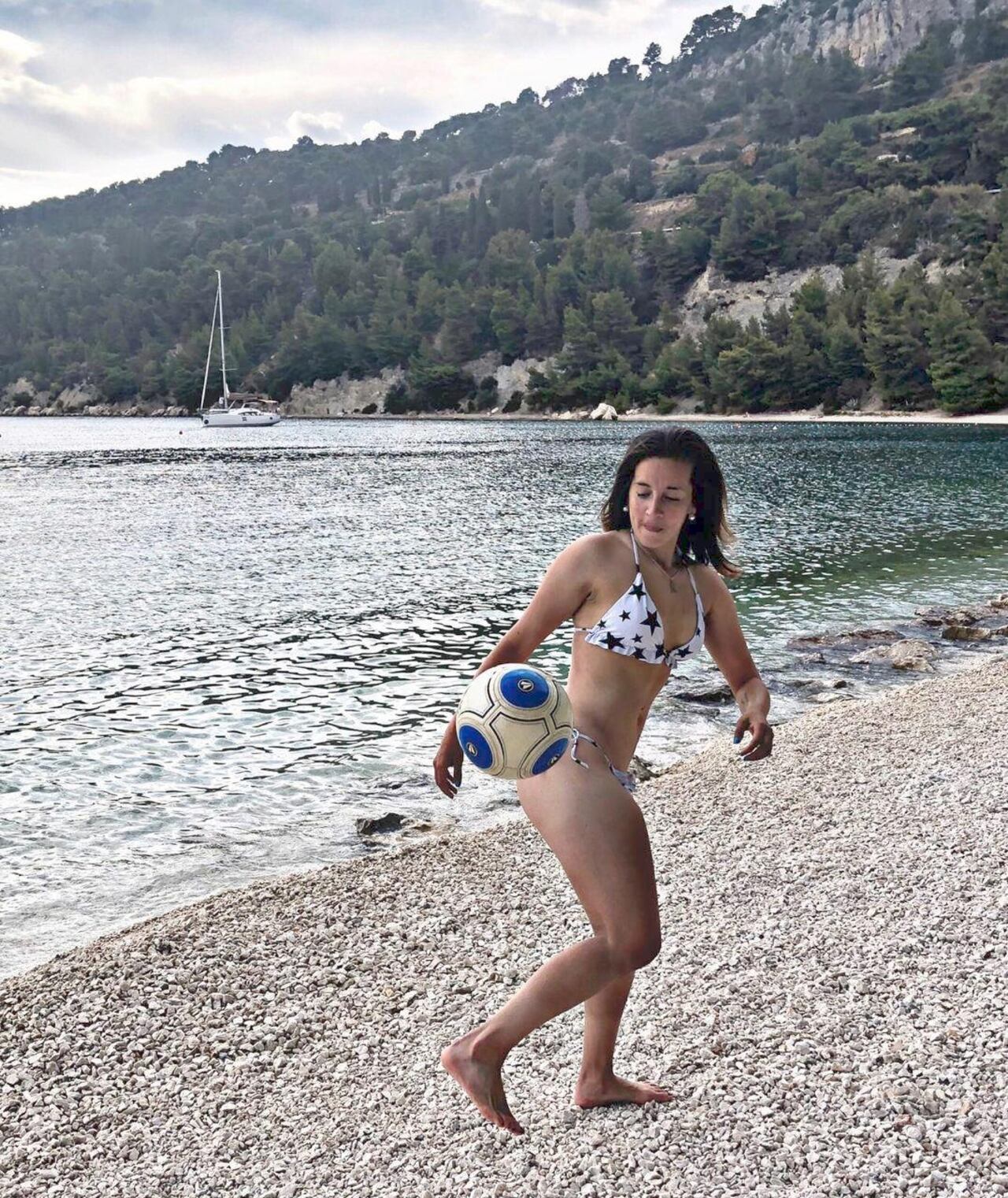 La futbolista tuvo muy poco tiempo para disfrutar de la belleza del país.