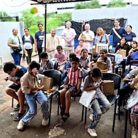 Cambian vidas por medio del arte en el Bañado Sur