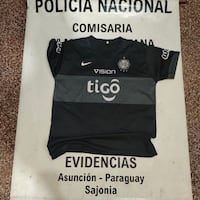 Cerrista quería mostrar como trofeo remera de la “O” pero la poli le pilló