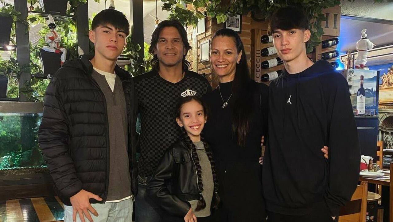 Guille Beltrán con su familia en la celebración de su cumple.
