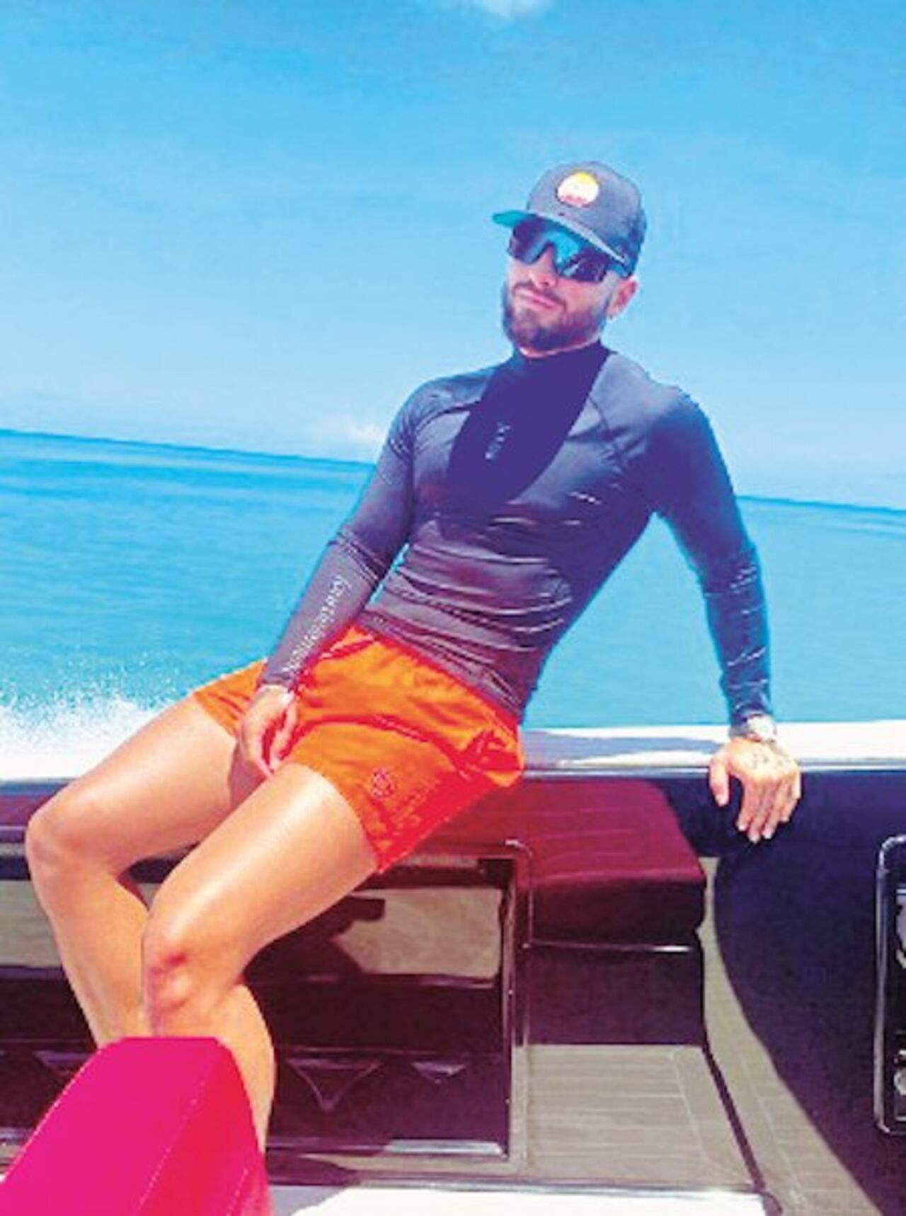 CALMA.Navegando por las aguas de Las Bahamas, Maluma, muy despreocupado de la vida.