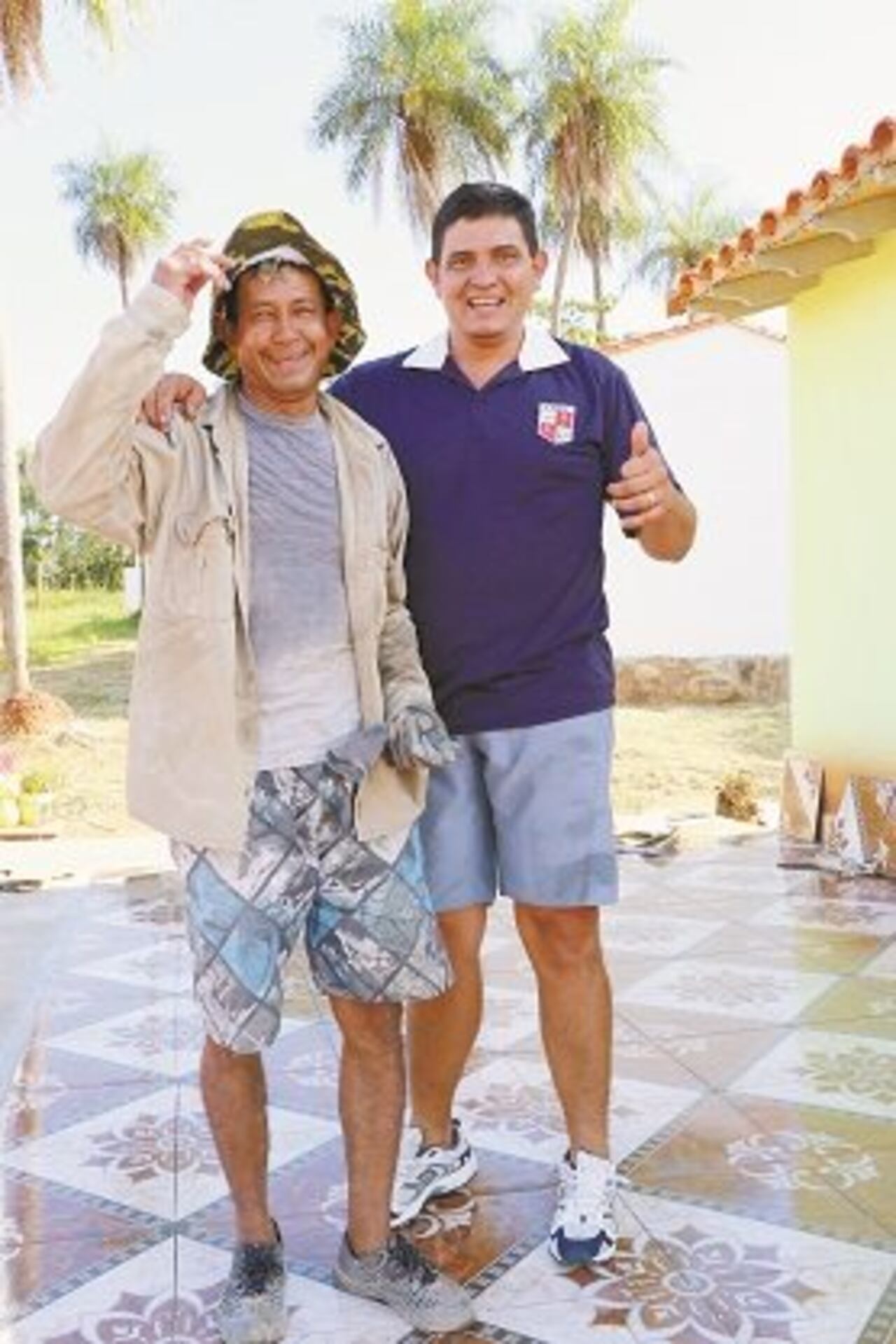 SUEGRO. El papá de su lapa es su socio, su capé. Le estaba ayudando a terminar el piso de su patio.