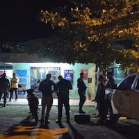 Balean una casa y dejan nota de amenaza
