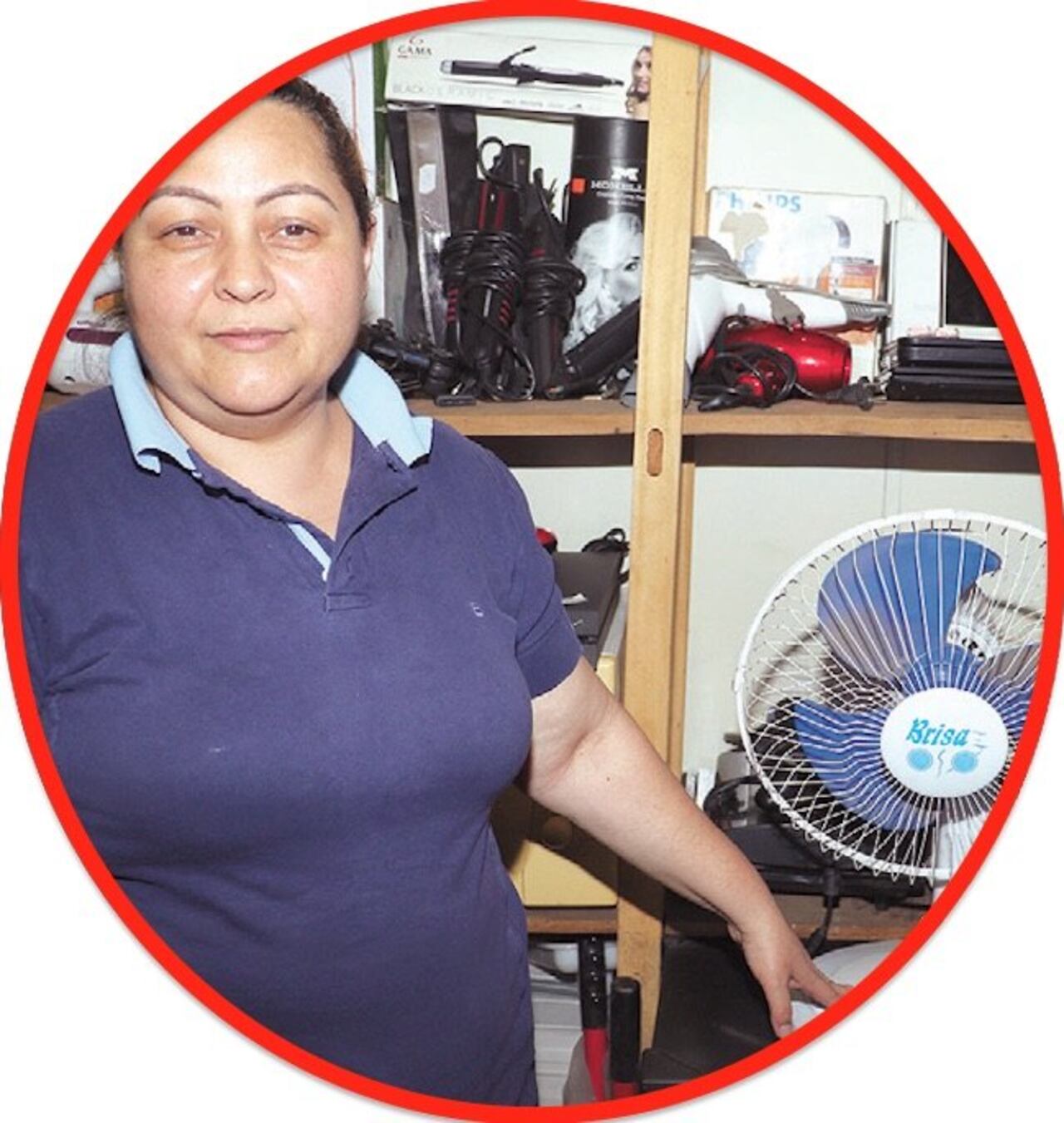 Estela Ramírez labura en una casa de empeños.