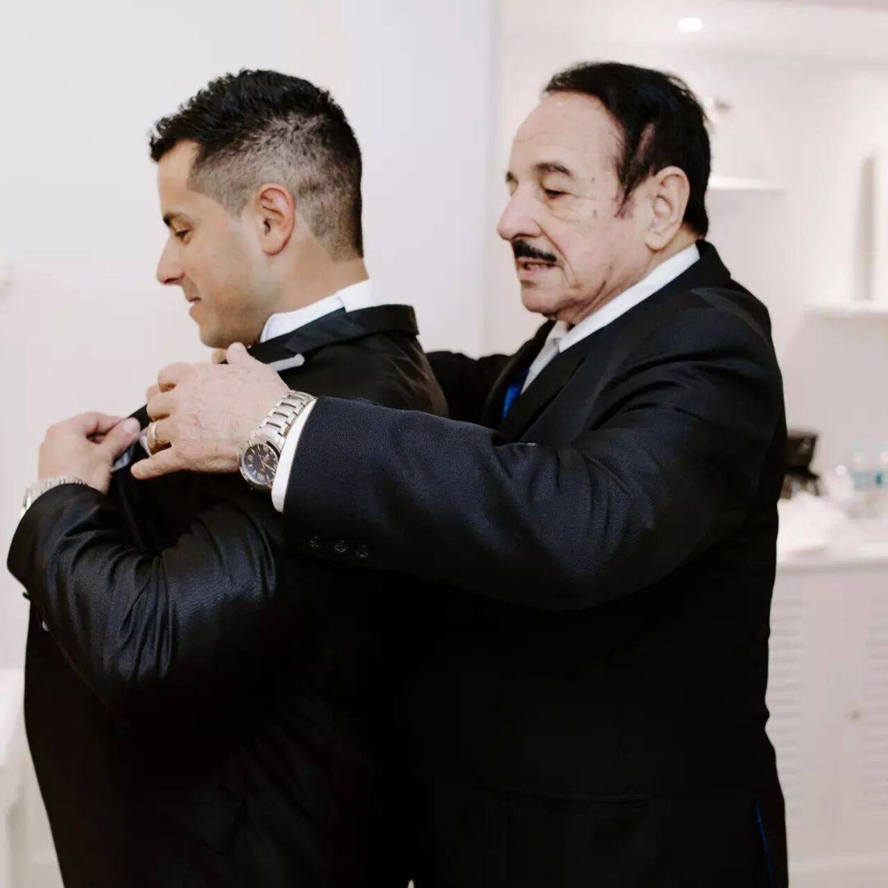 Nizugan Junior junto a su padre, el día de su casamiento y solo meses antes de la partida de don Juan Bautista Castillo. (FOTO: @nizuganjr)