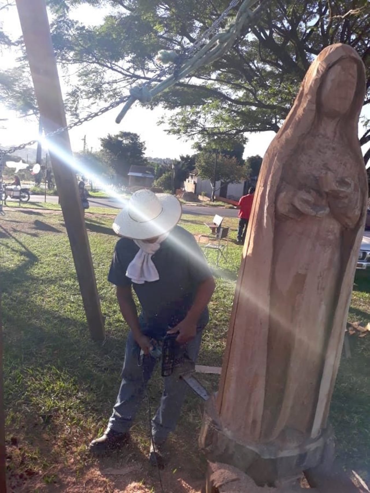 Durante más de 30 días estuvo laburando a full para poder hacer el monumento.