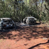 Encuentran vehículos calcinados que coinciden con los del asalto en Santa Rita