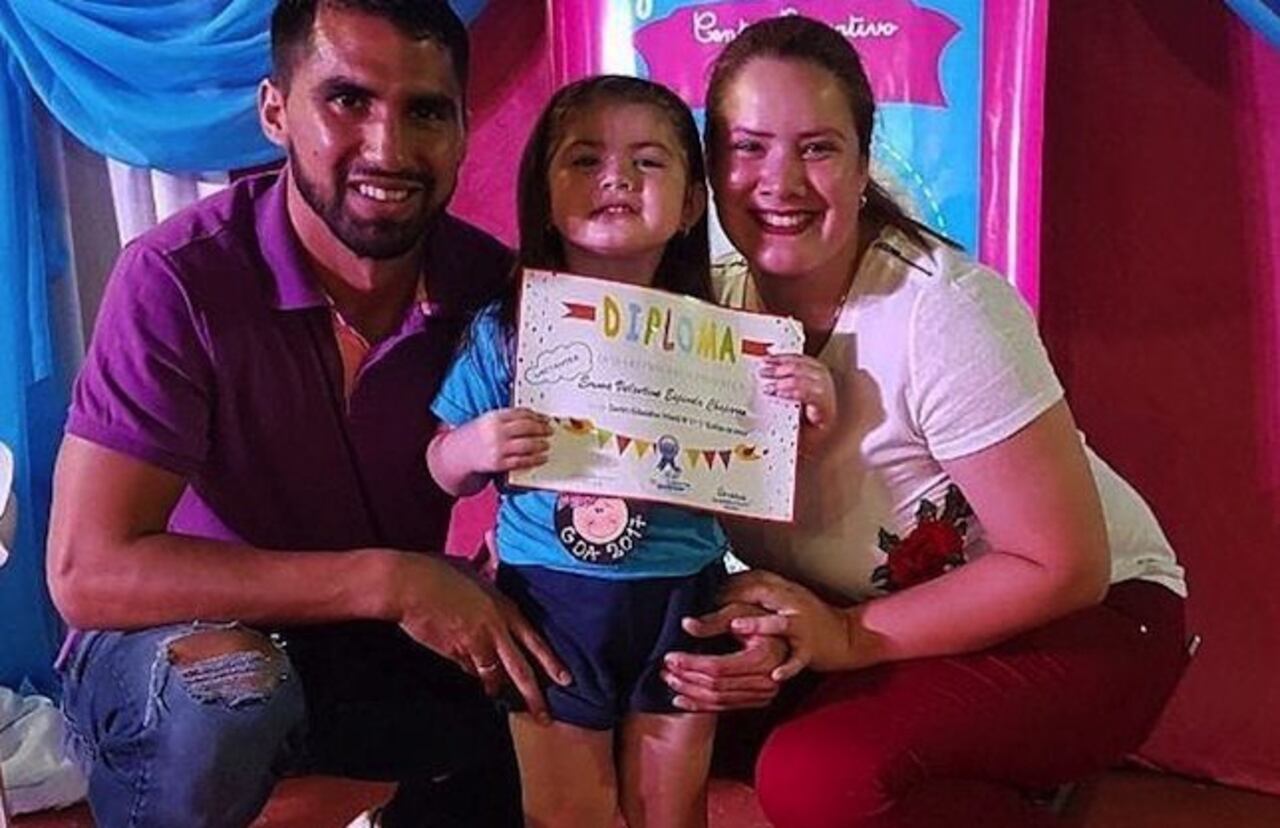 SUS PILARES. Alberto en compañía de su esposa Camila Chaparro y de su pequeña, Emma Valentina.