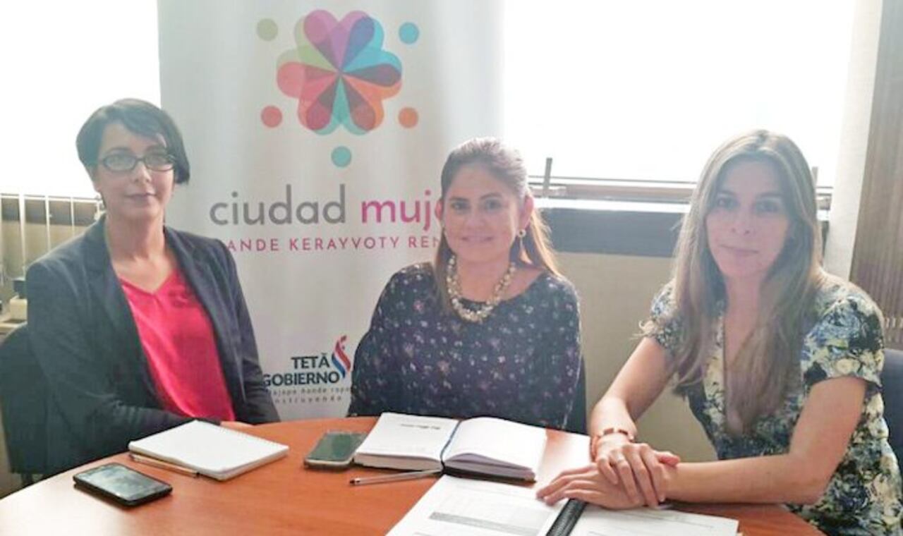 (Derecha a izquierda) EQUIPO. La licenciada Zulma Cristaldo, la directora Gloria Brizuela y coordinadora Marcia Mendieta.