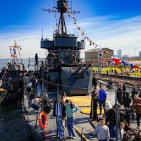 Más de 42.000 personas subieron a los históricos buques de la Armada