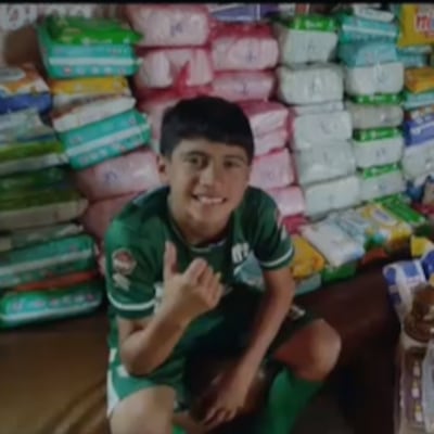 Por su cumple realizó donación a niños del Acosta Ñu