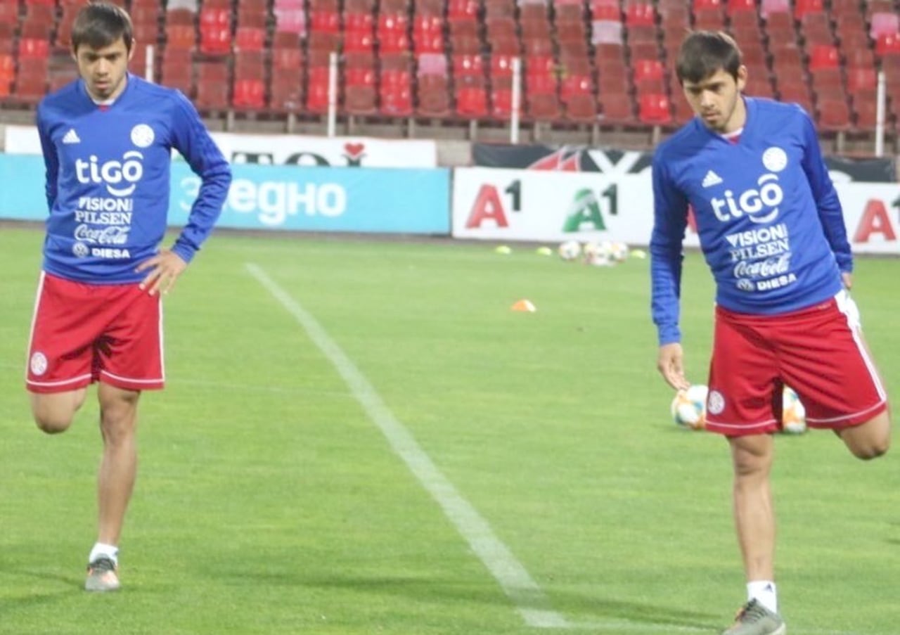 Los “mellis” Óscar y Ángel Romero durante la actividad albirroja en Bulgaria. (@albirroja).