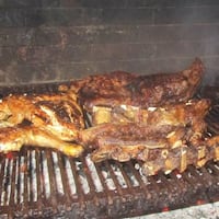 Mientras miraba el partido y disfrutaba de un asado, omano atragantado