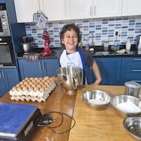 Con 13 añitos, ya tiene su propia pastelería y sueña con representar a Paraguay en un mundial