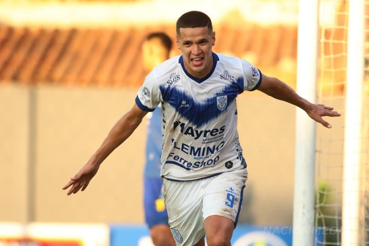 Alex Arce marcó nada menos que dos goles para la sensacional remontada. FOTO EDU VELÁZQUEZ