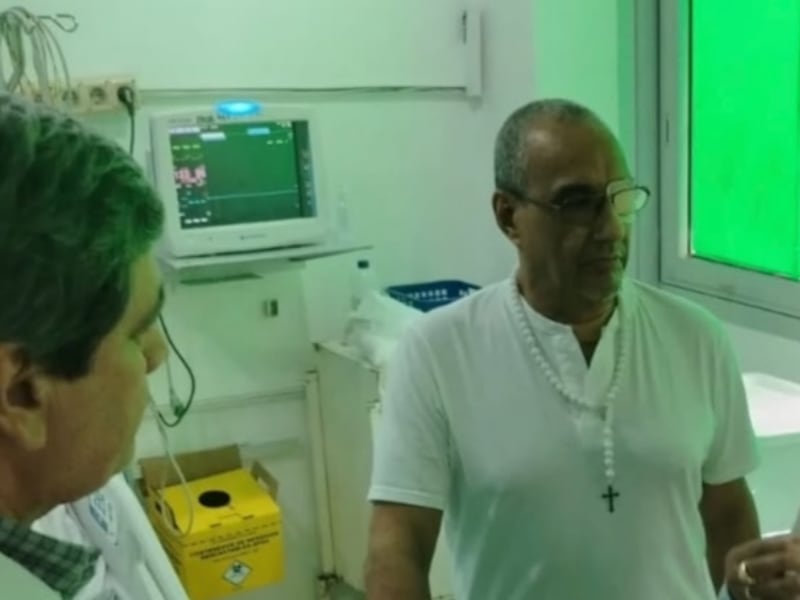 Hugo Javier irá a su casa por tres meses y usará tobillera electrónica gratis