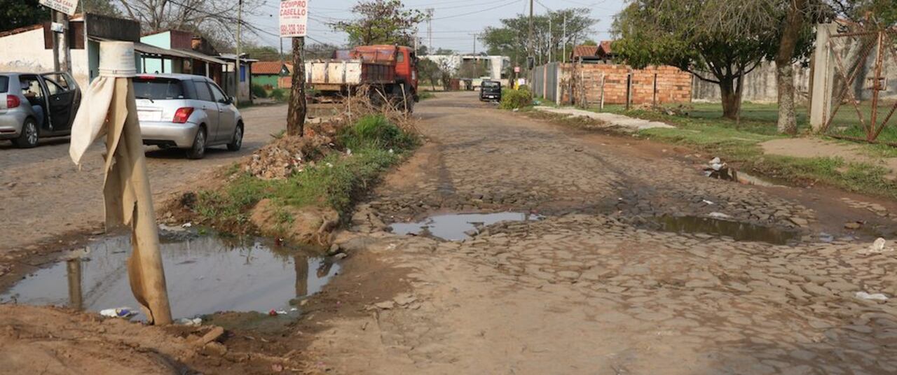 SOCORRO. En tan solo 250 mts existen cerca de 20 baches desde chiquitos hasta los que ya se tragaron la calle.