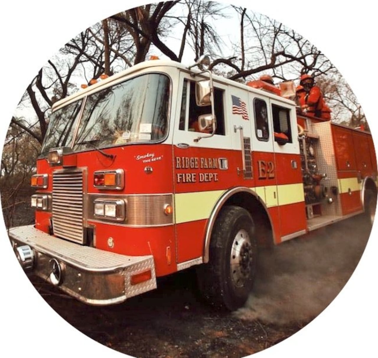 Bomberos en acción en el lugar.