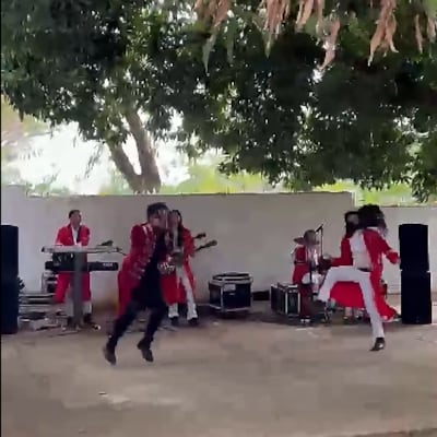 ¡Eguatamina! Cantan “La vaca Lola” pero en japonés