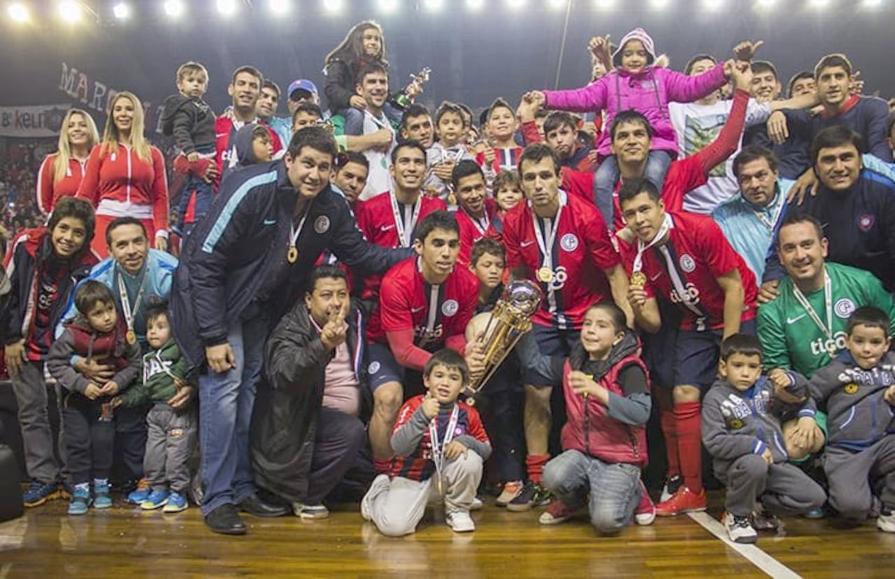 Ayala y los suyos conquistando la histórica Copa Libertadores de Futsal.