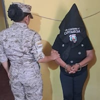 Yiyi clavó a su pareja y quiso escaparse