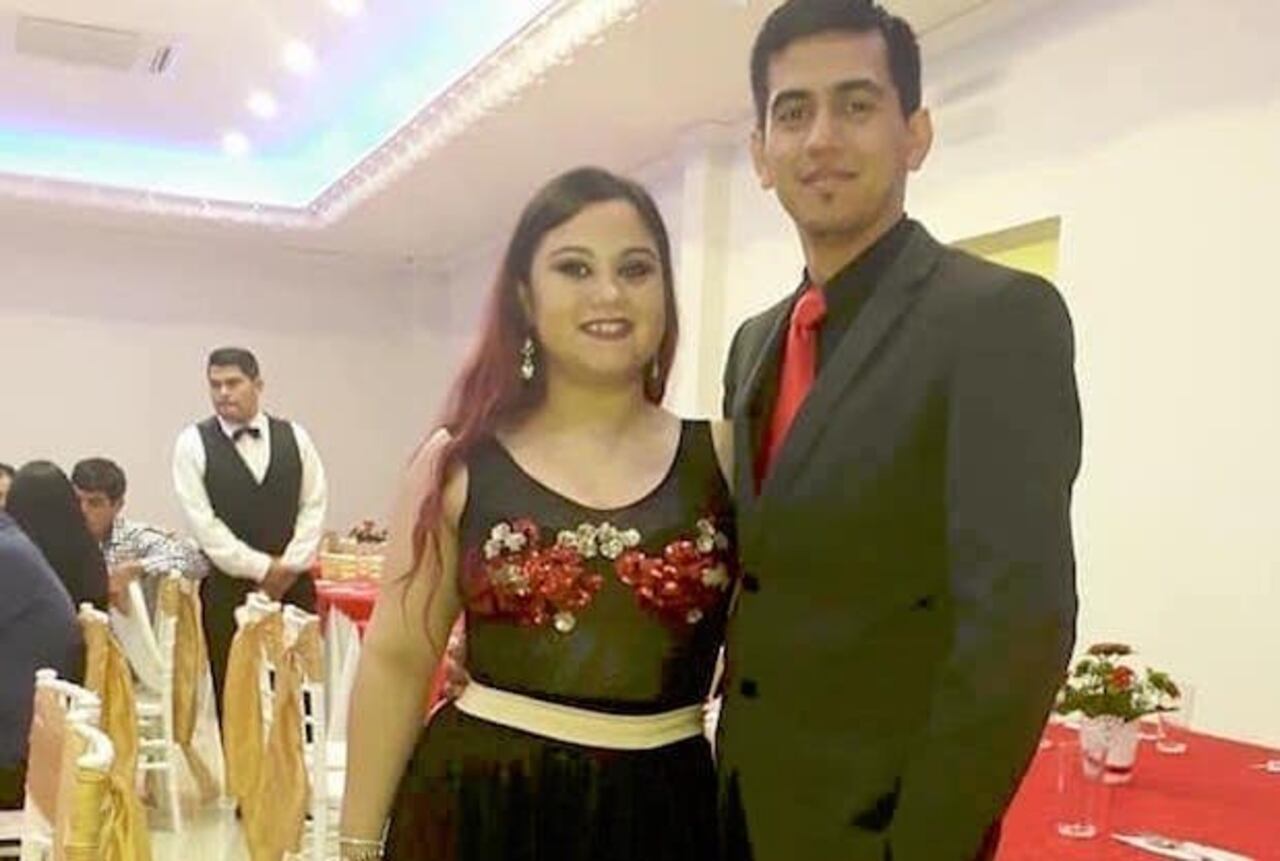 ELEGANTES. Pedro y Adriana durante la fiesta de bodas.