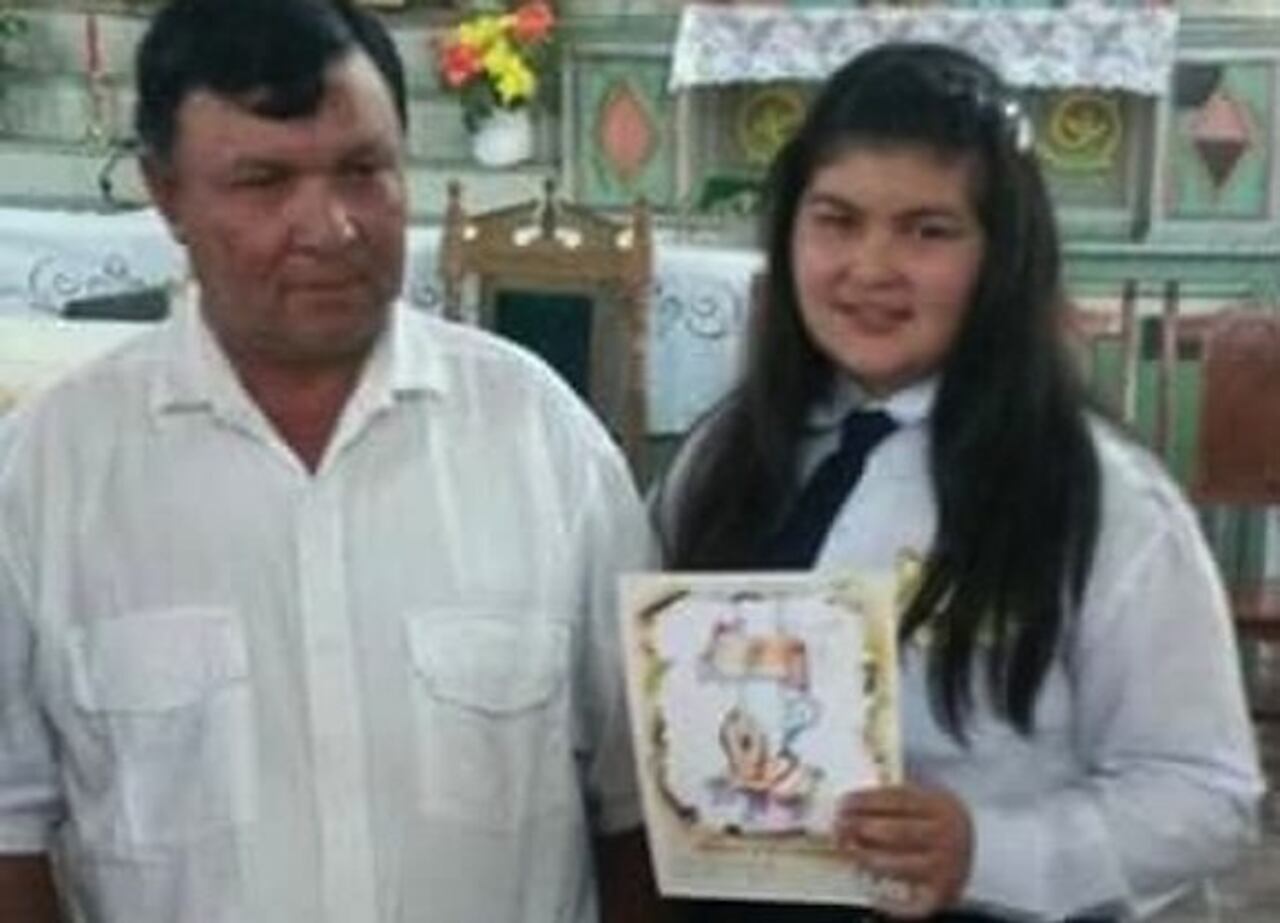 ORGULLO. Nancy junto a su “héroe” personal.