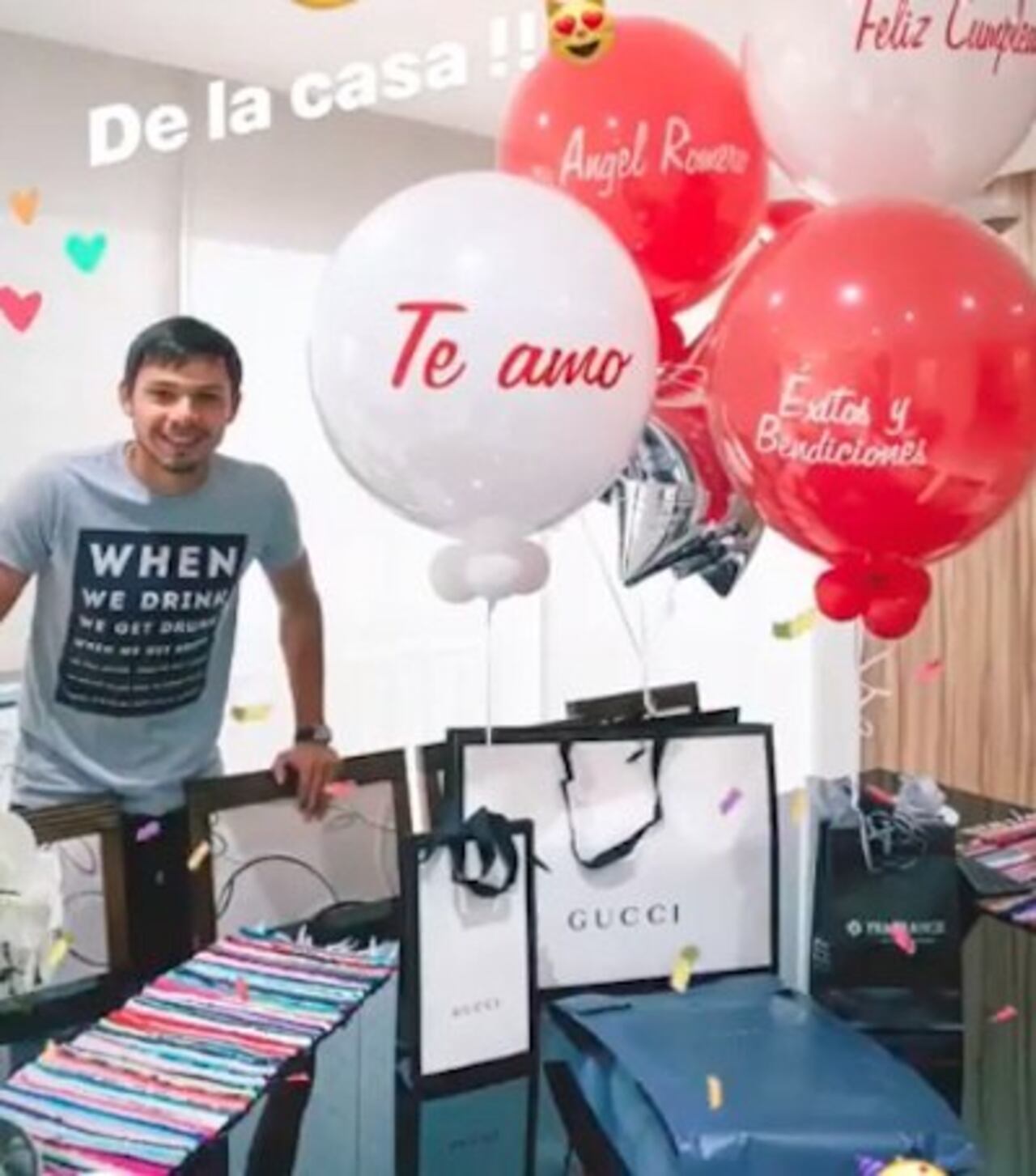 Ángel Romero por su lado recibió toda clase de regalos en San Pablo.