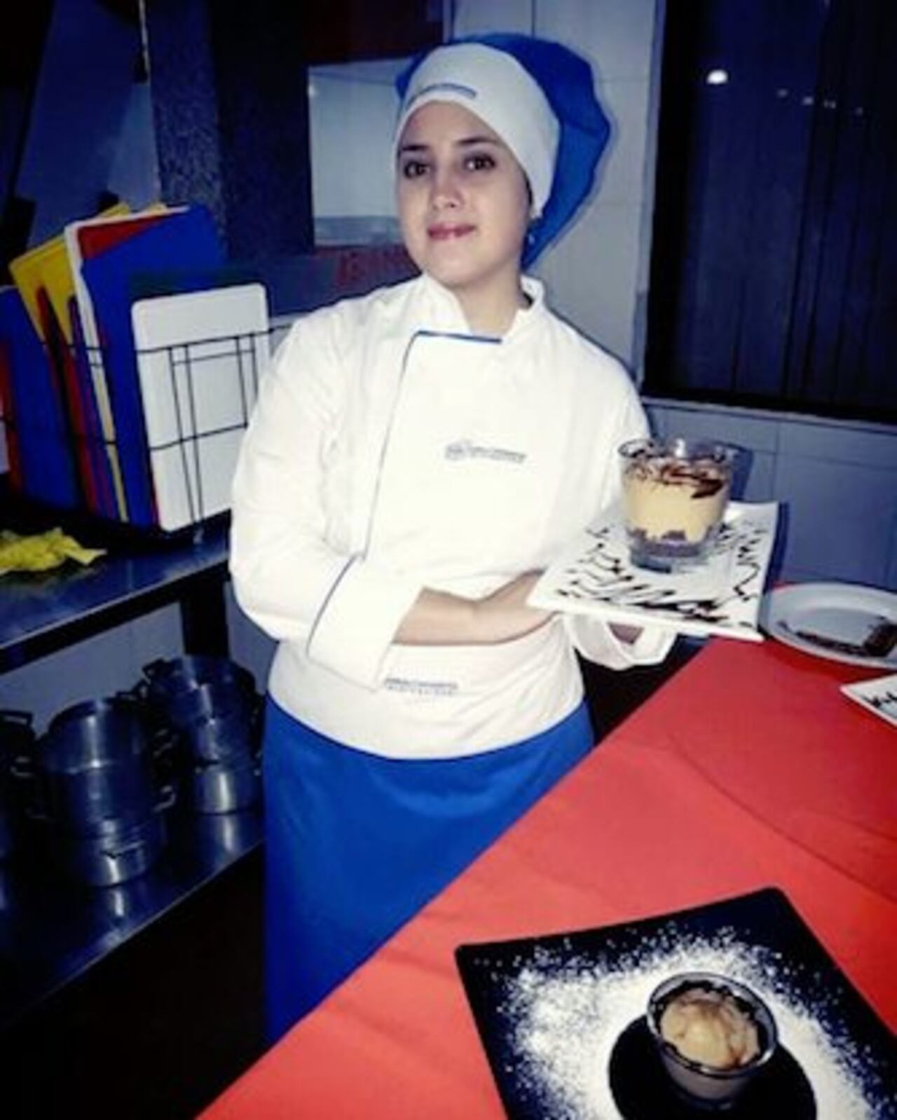 JUNTAS. Ambas, listas para empezar a hacer postrecitos.